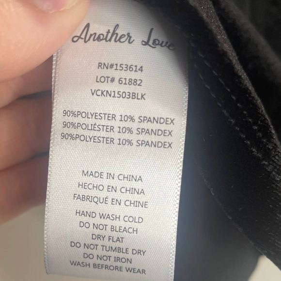 Another Love Acacia Velvet V-Neck Tank Top Black NWT Women’s Med - Picture 12 of 12